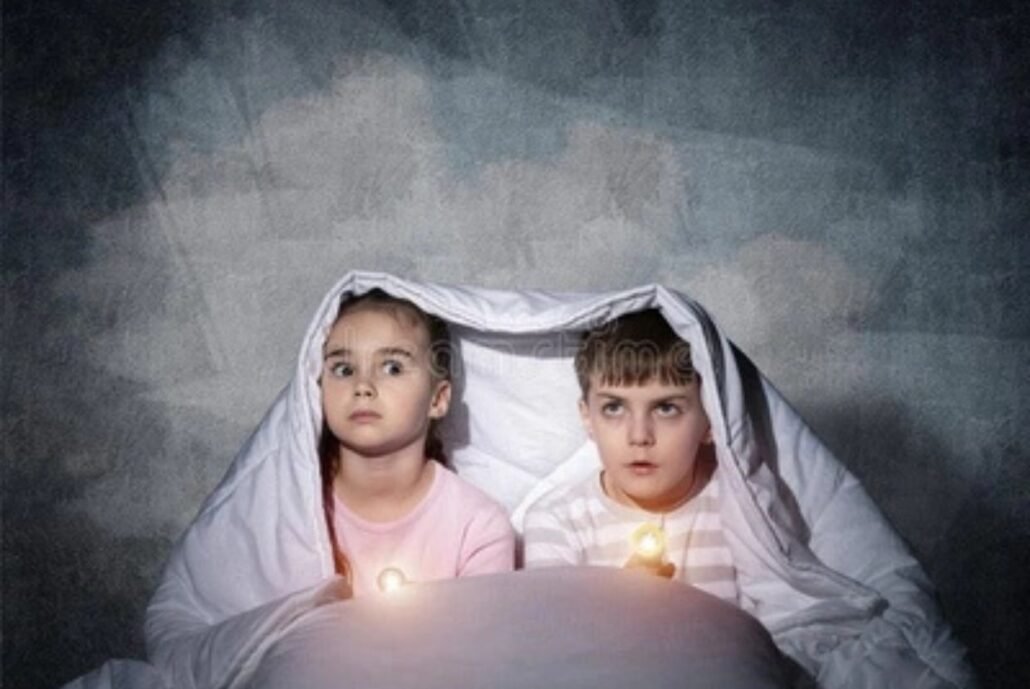 Descubre cómo quitar el miedo a la oscuridad en los niños con estrategias respetuosas, consejos de expertos y rutinas.