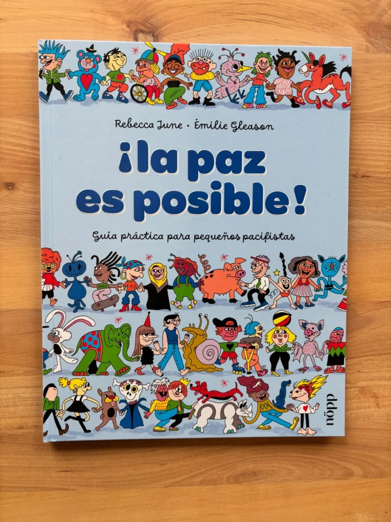 La paz es posible ya está en las librerías&nbsp;!Este álbum nace de una idea sencilla:
la paz no es algo lejano ni abstracto.
Empieza en los pequeños gestos de cada día.Cuidar, escuchar, compartir, imaginar soluciones…
Los niños tienen una capacidad increíble para construir un mundo más amable.Ojalá este libro abra conversaciones, preguntas y nuevas formas de mirar el mundo.Gracias a todas las personas que han acompañado este proyecto 🩵
@iamrebeccajune
@emilie.gleason
@louise_lecorff#lapazesposible #libroinfantil #literaturainfantil #educacionenvalores #paz