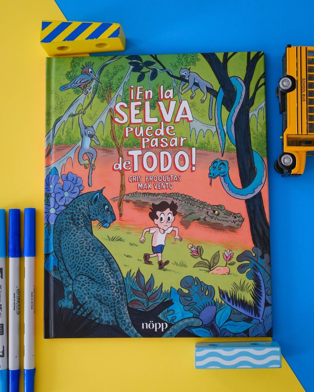 Esta es la historia de Otto, un niño que viaja con su madre de vacaciones y que, en medio de una visita… ¡se pierde en la jungla! Pero eso le hace vivir una aventura fascinante rodeado de animales. 

🌴 Una lectura refrescante y perfecta para que os acompañe estas vacaciones. ¡Ya disponible en librerías! 

✏️ ¡En la selva puede pasar de todo! De @crisbroquetas y @maxventoillustrator 

#librosparaniñosrecomendados #librosparaniños #librosrecomendados