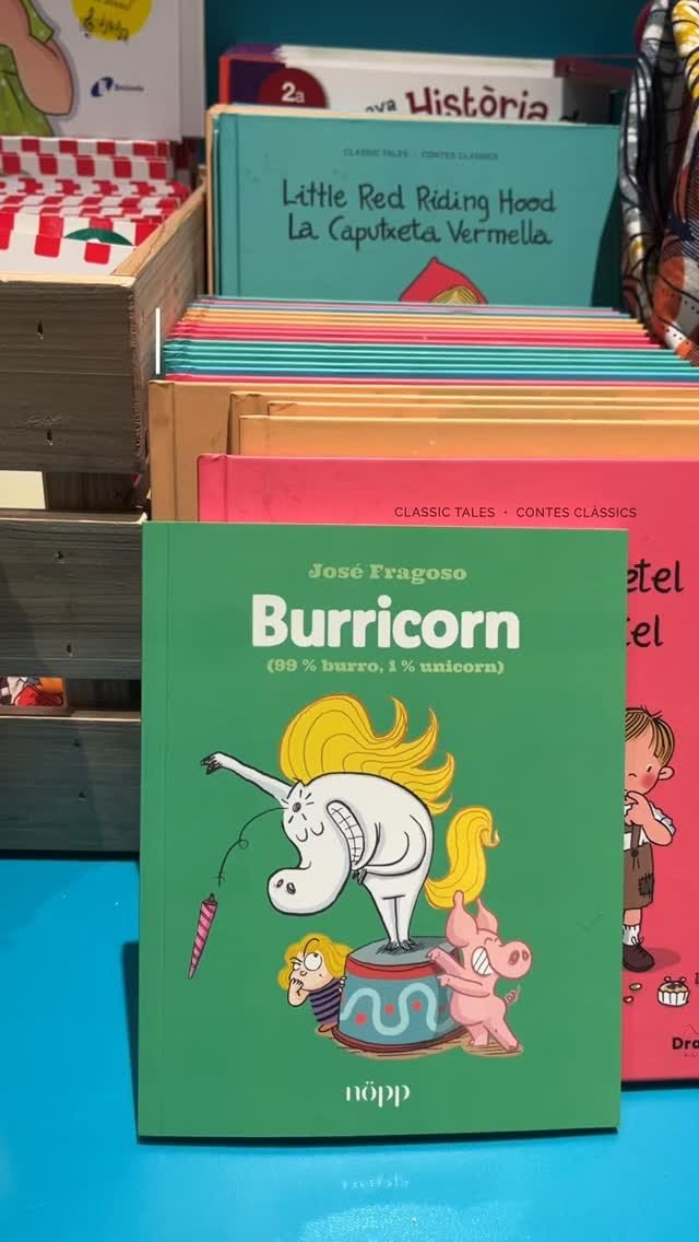 🎨 Ara som il·lustradors! I és que el dissabte passat vam aprendre a dibuixar un Burricorn només amb cercles i corves! Sí, sí, només amb cercles i corves!

🧑‍🎨@josefragoillustration ens va explicar la història de Bru, el burro que volia ser unicorn, a la vegada que ens va ensenyar com ser uns artistes de veritat. 

🦄 Perquè amb una mica d’imaginació, ens podem convertir en qui volguem!

🎪 Voleu descobrir la seva història? 

————————

🎨 ¡Ahora somos ilustradores! Y es que el sábado pasado aprendimos a dibujar un Burricornio ¡solo con círculos y curbas ! Sí, sí, ¡solo con círculos y curbas!

🧑‍🎨@josefragoillustration nos explicó la historia de Bruno, el burro que quería ser unicornio, mientras nos enseñaba a ser unos auténticos artistas.

🦄 ¡Porque con un poco de imaginación, podemos convertirnos en quien queramos!

🎪 ¿Queréis descubrir su historia?

#leer #librosinfantiles #leerparasoñar #literaturainfantilyjuvenil #librosparaniños #planesconniños